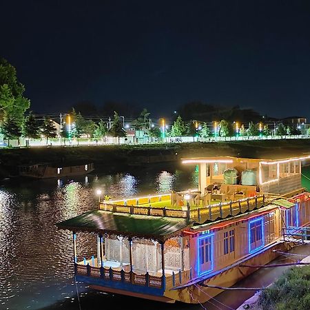 Houseboat Karima Palace Srīnagar Exteriér fotografie