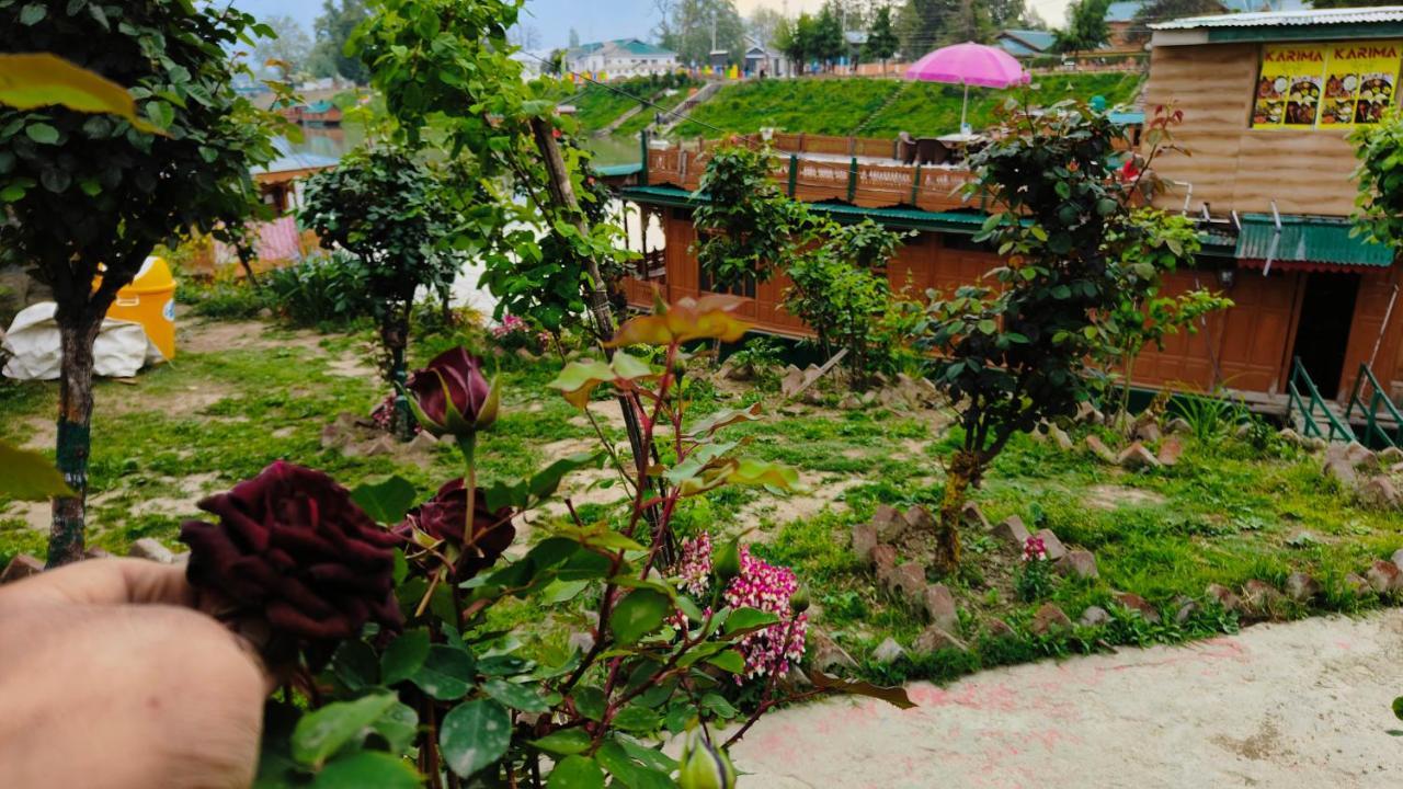 Houseboat Karima Palace Srīnagar Exteriér fotografie