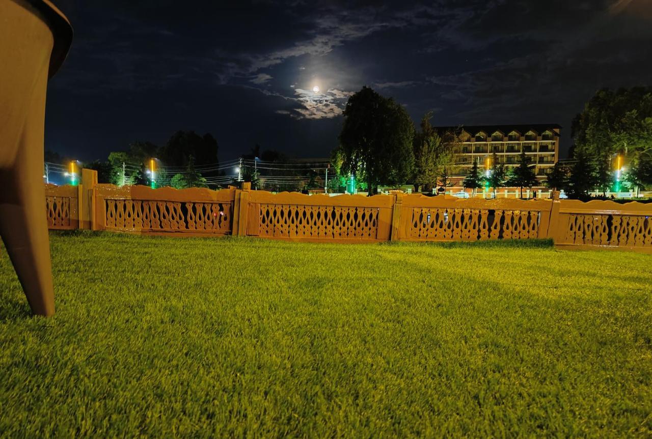 Houseboat Karima Palace Srīnagar Exteriér fotografie