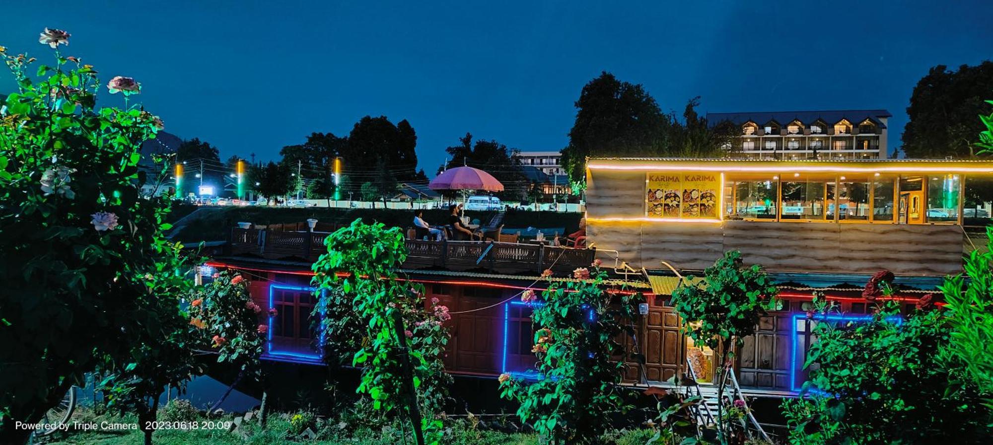 Houseboat Karima Palace Srīnagar Exteriér fotografie